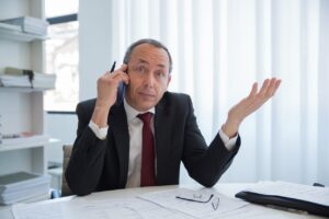 Waarom krijg je telefoontjes van +31857604586 en wat betekent dit?